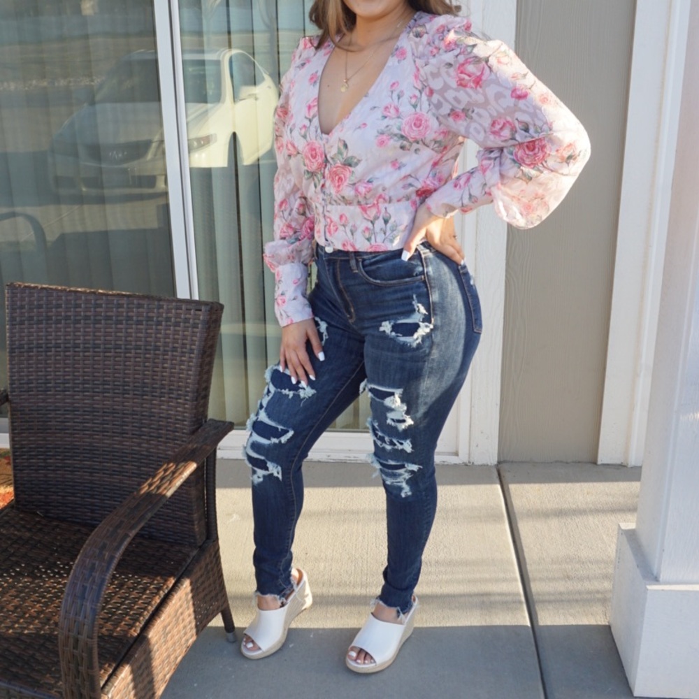 Adorable Floral Chiffon Cropped Long Sleeve Blouse